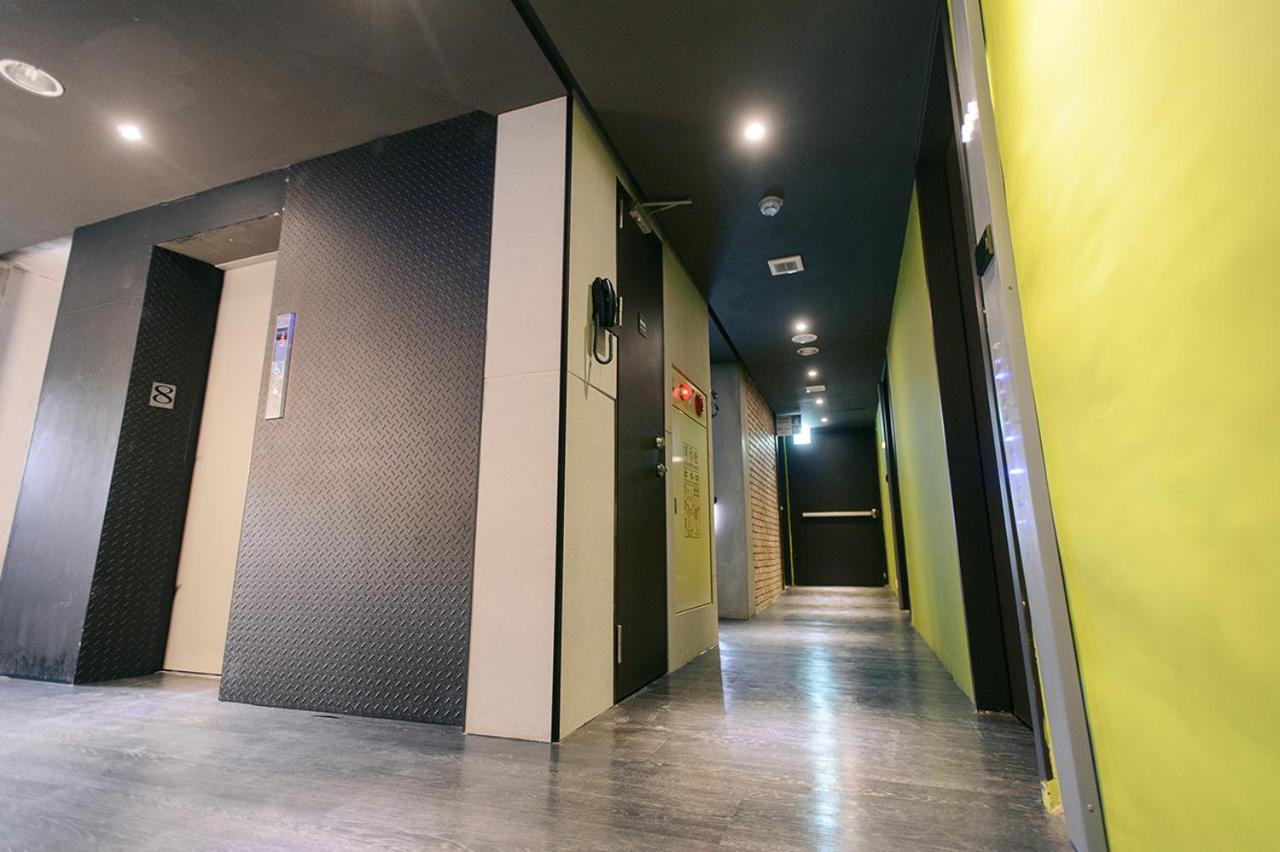 Kiwi Express Hotel-Taichung Station II Zewnętrze zdjęcie