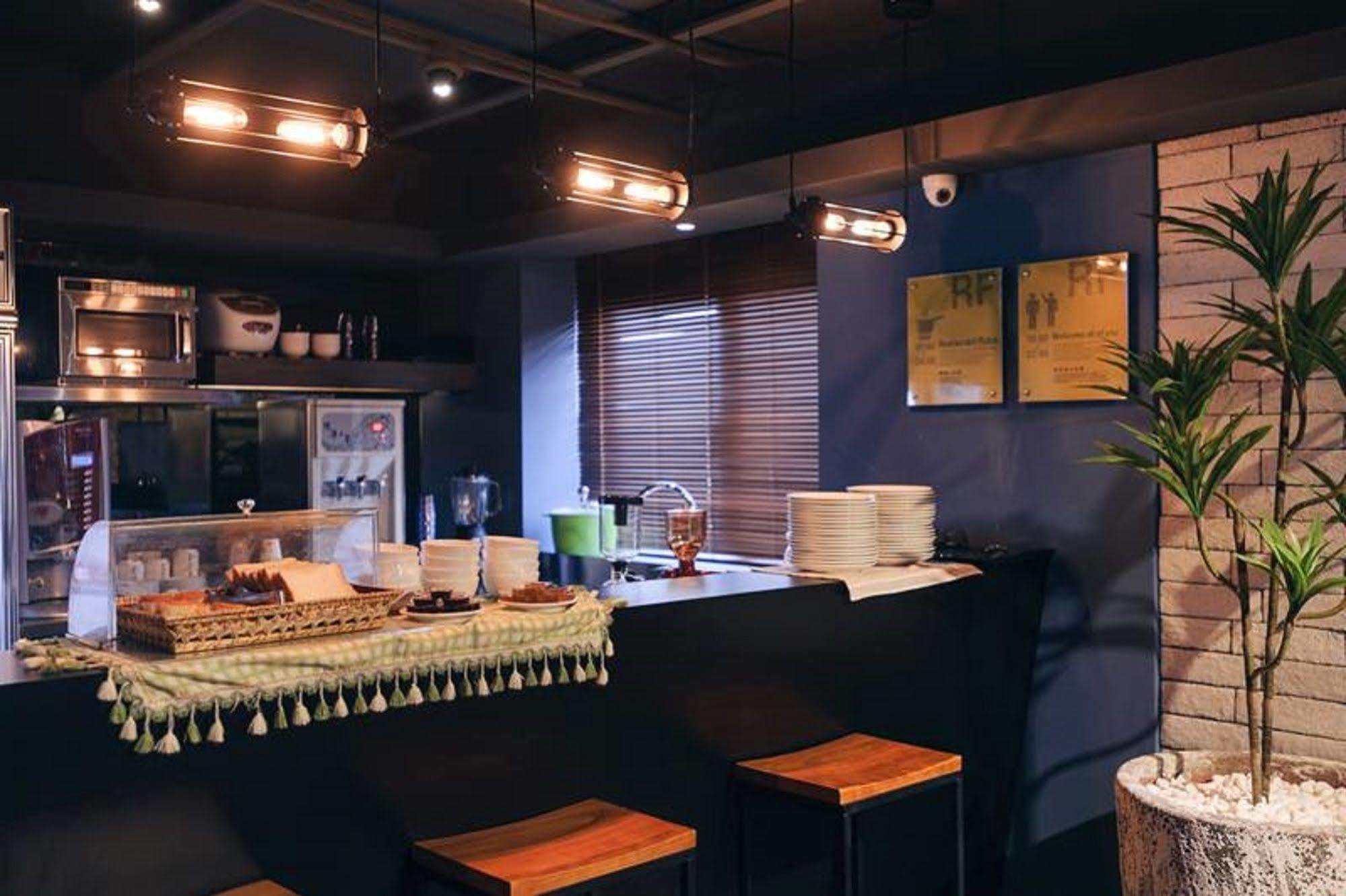 Kiwi Express Hotel-Taichung Station II Zewnętrze zdjęcie
