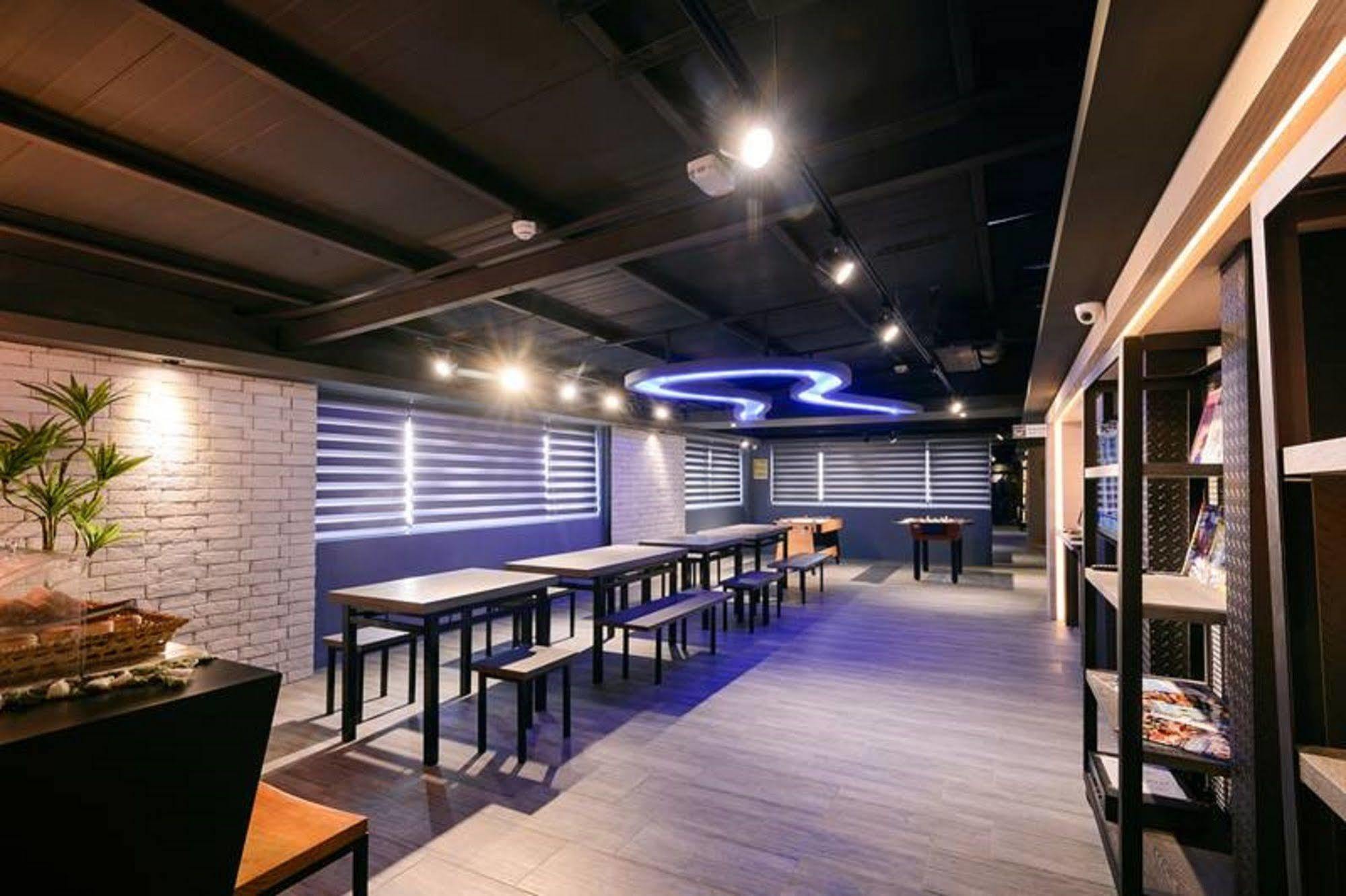 Kiwi Express Hotel-Taichung Station II Zewnętrze zdjęcie