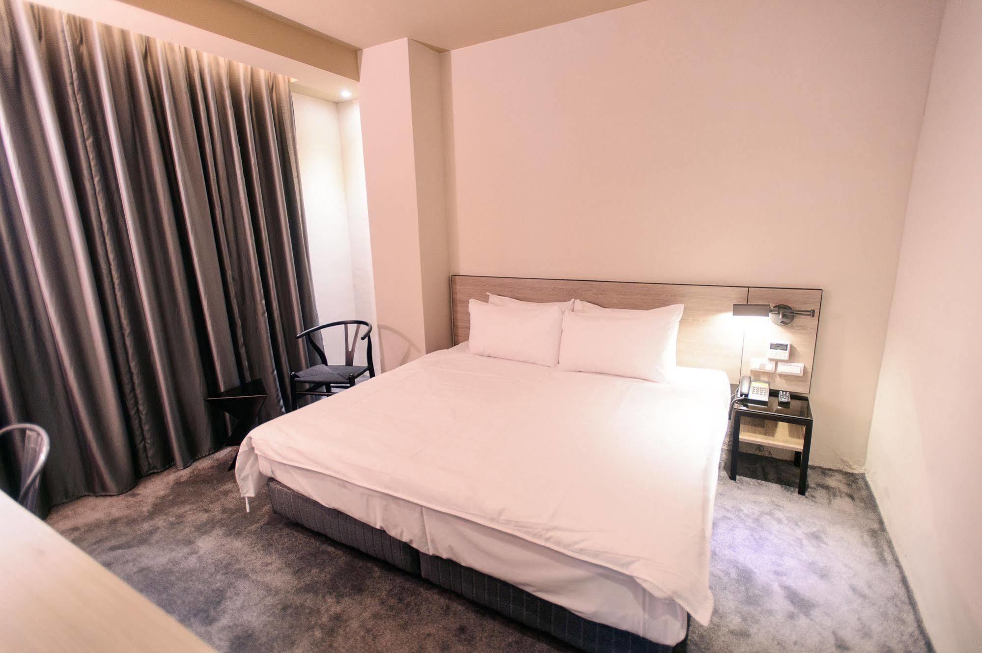 Kiwi Express Hotel-Taichung Station II Zewnętrze zdjęcie