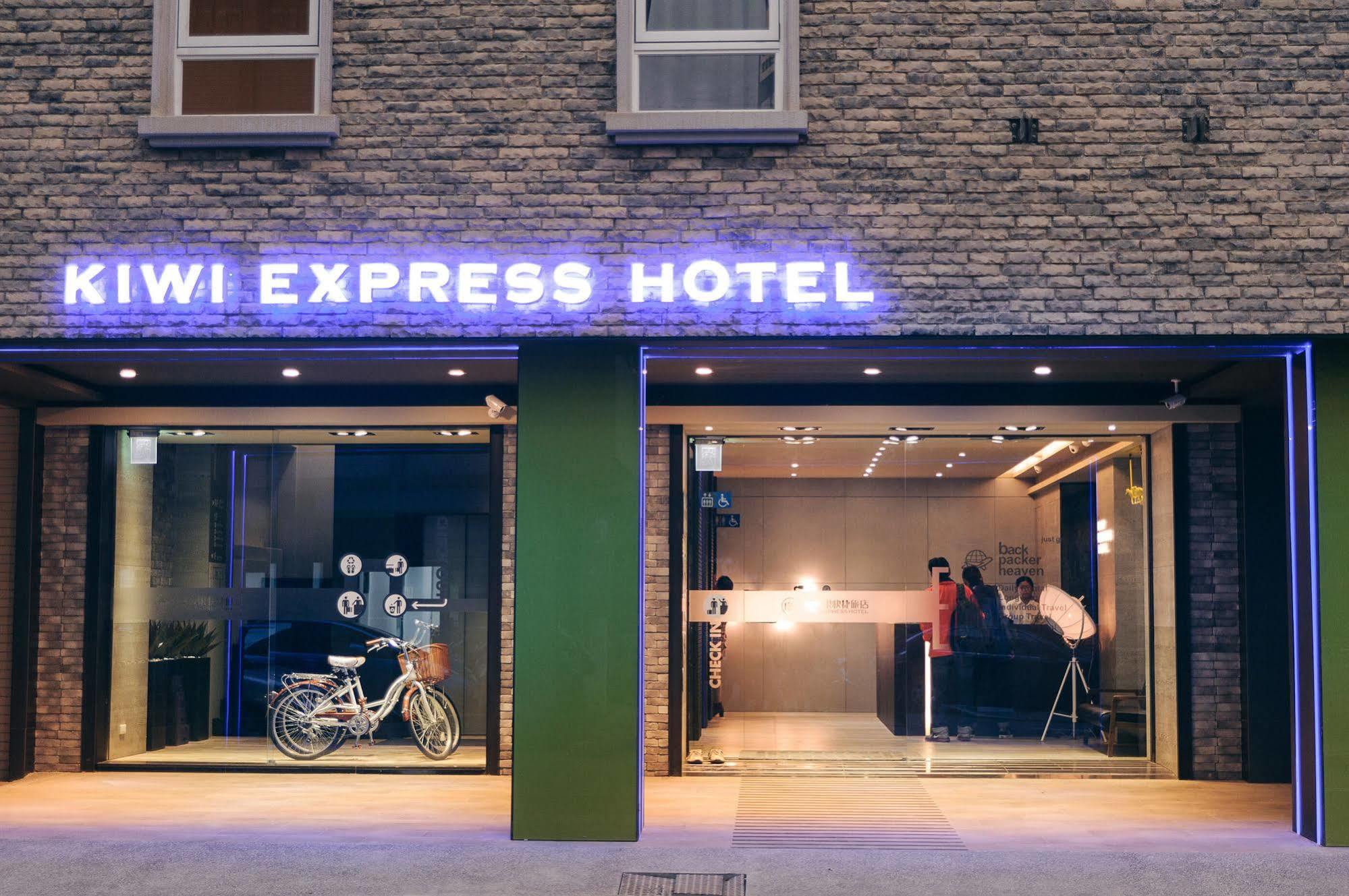 Kiwi Express Hotel-Taichung Station II Zewnętrze zdjęcie