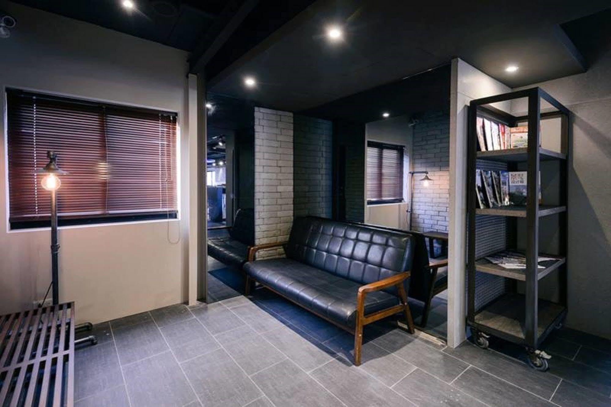 Kiwi Express Hotel-Taichung Station II Zewnętrze zdjęcie