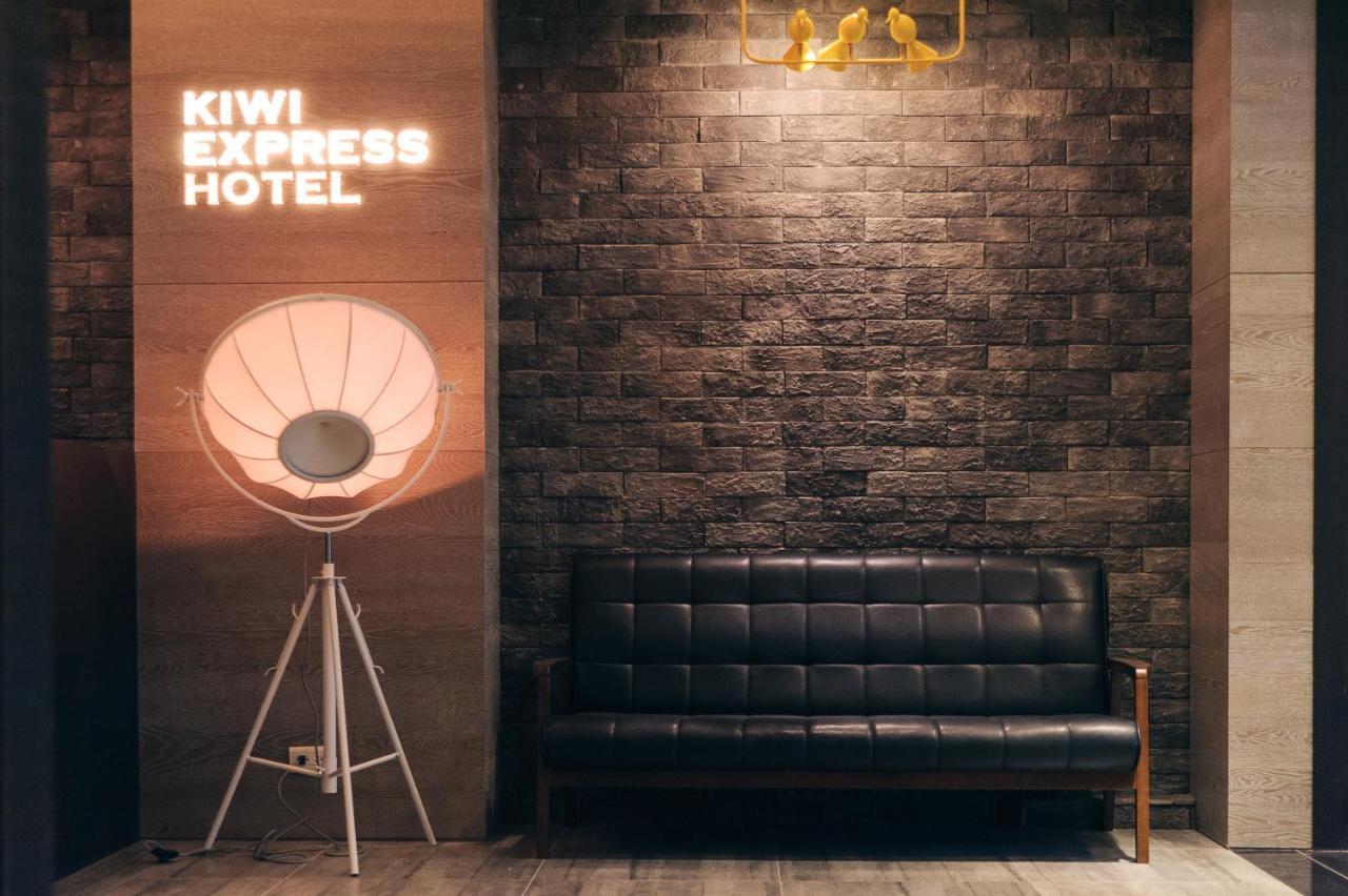 Kiwi Express Hotel-Taichung Station II Zewnętrze zdjęcie